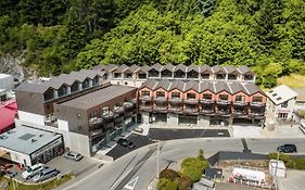 Modern 2-Bedroom Apartment 7-Mins Walk To Queenstown